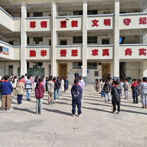 逐梦新征程     不负好时光                   ——通海县大回小学表彰简讯