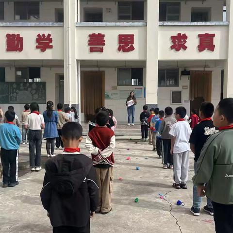 通海县大回小学表彰简讯