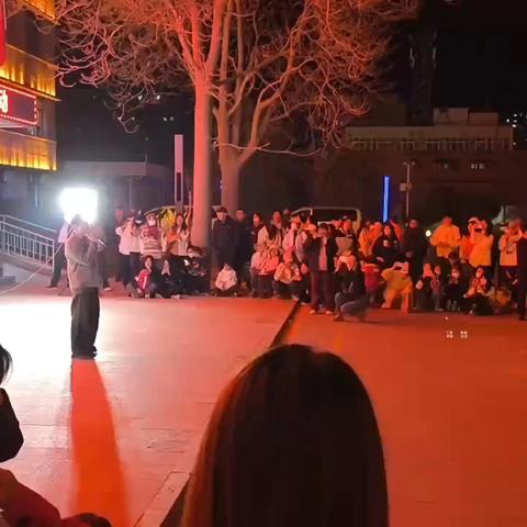 奏响一曲联欢“交响乐”