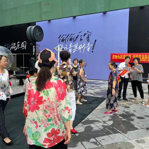 贵阳银行锦江支行开展“金融为民谱新篇，守护权益防风险”主题宣传活动