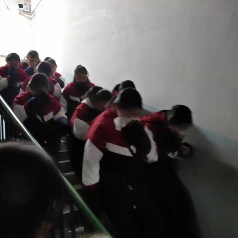 “开展夜间消防演练，筑牢校园安全防线”——徐营镇初级中学消防演练