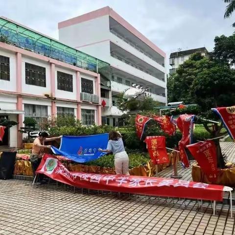 洪水无情  桂园有爱                      家校互助  风雨同心