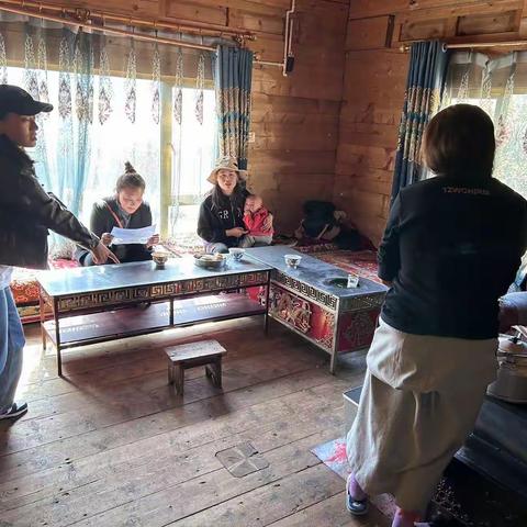 充古乡“五进”最美家庭之工作生活中