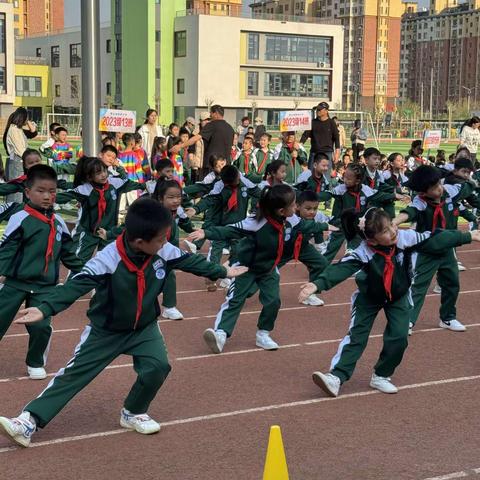 “多姿多彩大课间 ,欢声笑语荡校园”博兴县第四小学一年级十二班课间操