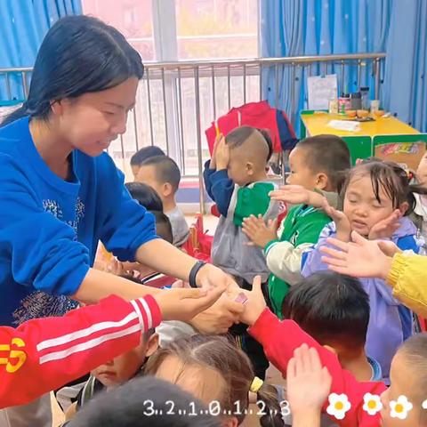 老庙镇中心幼儿园中三班《第八周》活动剪影