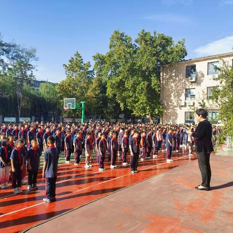 校园防踩踏 安全伴我行——建胜路小学防踩踏演练