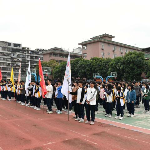 激情跑操扬斗志，信心满怀战高考——邱金元纪念中学举行高三年级表彰大会