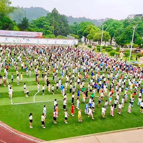 百色市右江区大华民族学校第十六周工作简报
