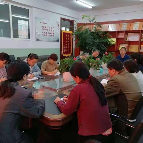 牙克石市第六小学党支部召开学习贯彻习近平新时代中国特色社会主义思想主题教育专题会议