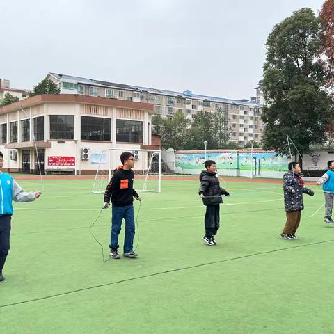 四6中队——活力四溢的跳绳与踢毽子比赛