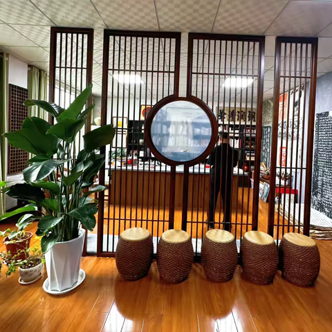 走进淡高武工作室