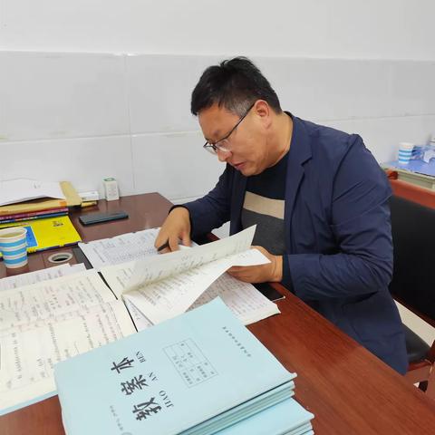 落实“双减”抓常规   “严勤细实”促成长 ——第四初级中学八年级开展第一个月常规检查工作