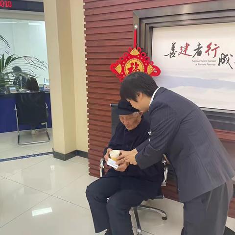 暖心服务：建行保利花园支行筑牢消费者权益保护防线