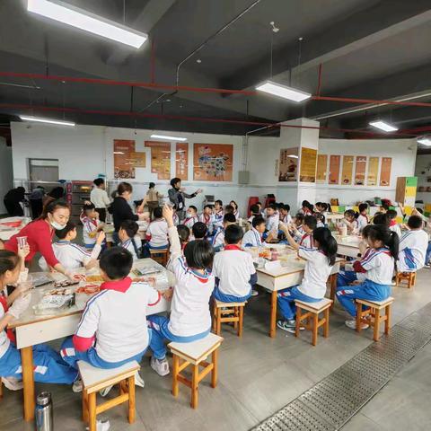 一起动手 乐享美食——记市一小南四（4）班美食劳动课