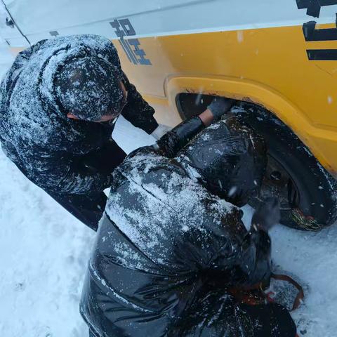 雪天暖心行动：防滑链检查与安装