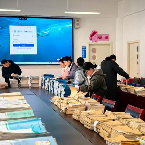 峄城区匡衡小学2025年秋作业展览观摩活动纪实