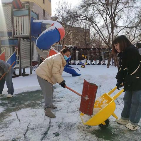 ❄️家园携手总动员，铲雪除冰迎萌娃  ﻿——榆次区第四幼儿园除雪活动