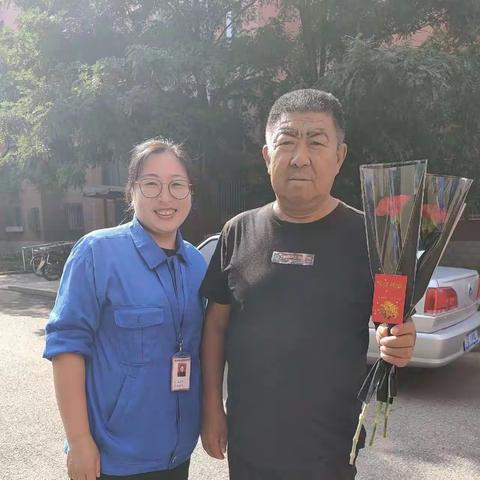 旺龙社区携手红色物业单位永盛成物业公司共同开展教师节慰问活动