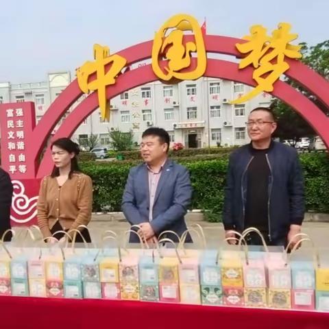 温泉镇党委政府调研慰问辖区内毕业班教师