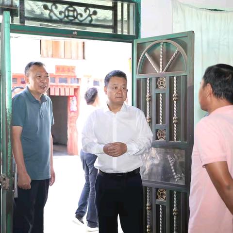 海棠区委书记鲁正兰深入洪李村开展走访下访工作