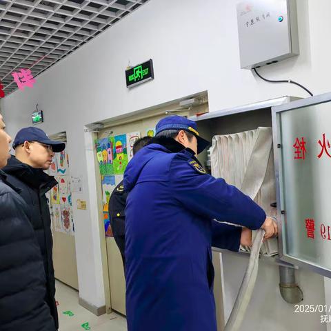 新抚区教育局开展春节前校园内外安全检查工作