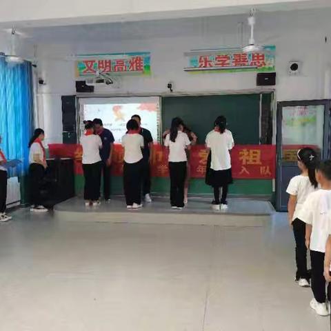 南高小学少先队入队活动