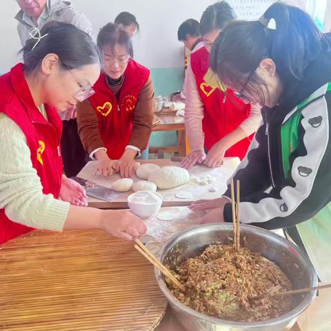 “菊香重阳，情暖金秋”寨里镇巾帼助老志愿服务活动