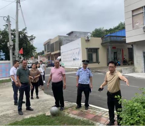 市分类办副主任、环卫局局长陈豪调研我市生活垃圾分类示范点工作