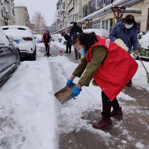 【长兴街道社工站】扫雪除冰在行动 齐心协力保畅通