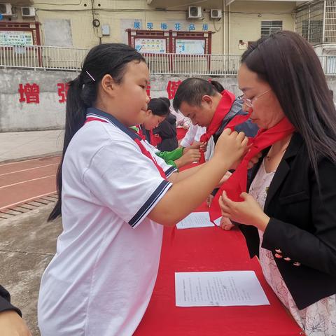 红领巾心向党，争做新时代好队员——乐昌市梅花镇中学开展少先队建队仪式