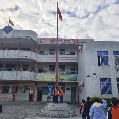 [国旗下讲话]消防在我心 安全伴我行——坡林分教处第十七周升旗仪式