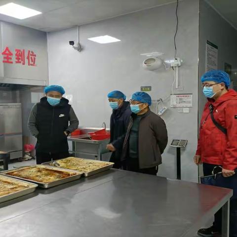 “食”刻坚守  筑牢屏障一一铅山县教体局分管领导来我校检查指导食堂安全管理工作