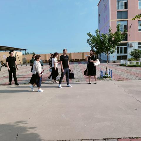 推门听课观常态   以听促教提质量————大城县教体局教研中心深入冯庄中心小学听课视导