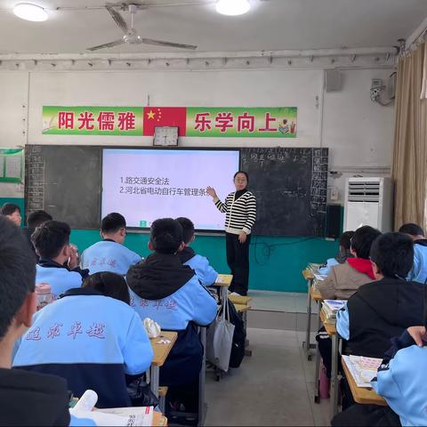 “守护交通安全，共建和谐校园”