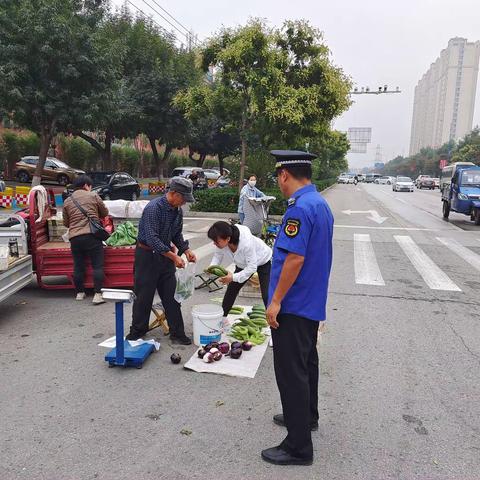 一中队落实会议精神 整治城市环境