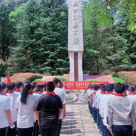 扣好人生第一粒扣子，传承红色基因——永丰小学清明节祭扫烈士陵园活动