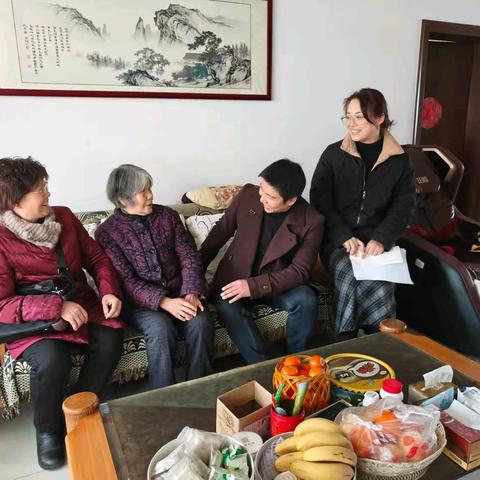 石室小学开展退休教师新春慰问活动