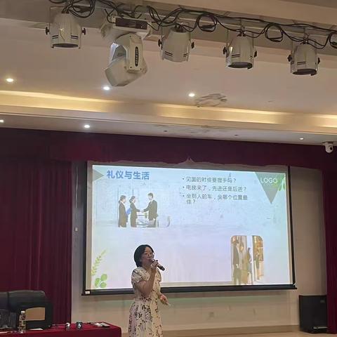 海南省技师学院学生会礼仪培训——塑造卓越形象