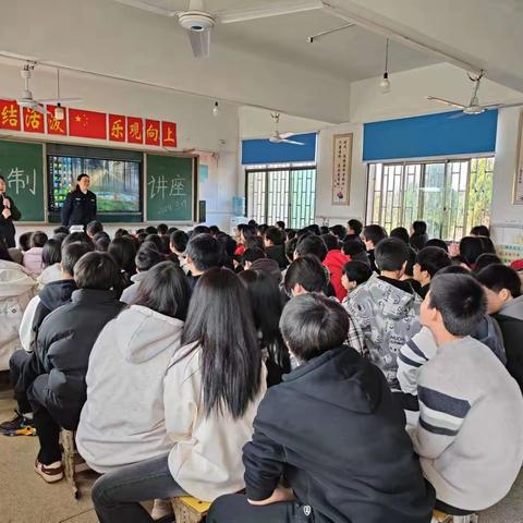 法制讲座进校园，保驾护航助成长——接观学校法制讲座纪实