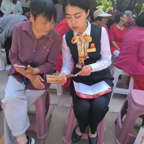 长缨路支行开展现金服务宣传