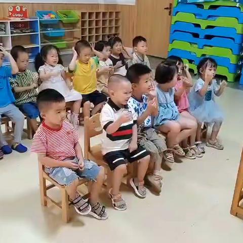 爱上幼儿园，快乐每一天