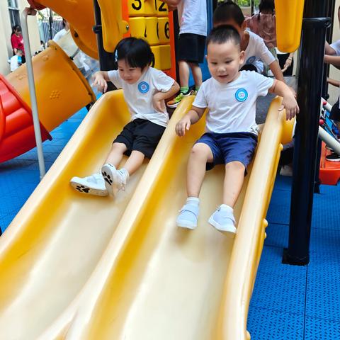 小二班精彩瞬间（第四周）1