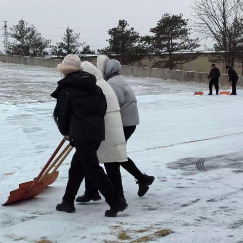 玉田考试场清扫积雪在行动