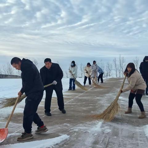 玉田考试场与教练员扫除春雪