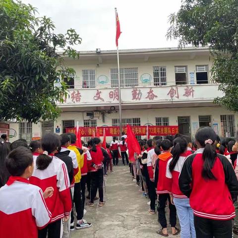 隆盛镇隆盛小学特色升旗仪式