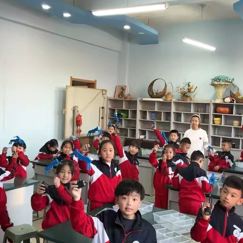 德才小学 ‍机器人特色课展示