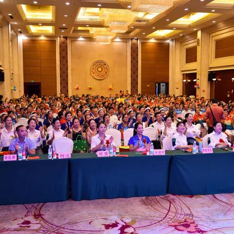兴宾区老年大学参加全民秀秀秀暨广西第三届乳铁文化节开幕式