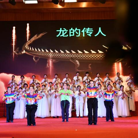 展开腾飞的翅膀，迎接新春的曙光 －－来宾市兴宾区老年大学2023年秋季学期散学典礼暨迎新春文艺演出