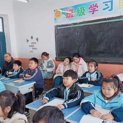 凝心聚力共成长---范县油田小学中年级组教研活动