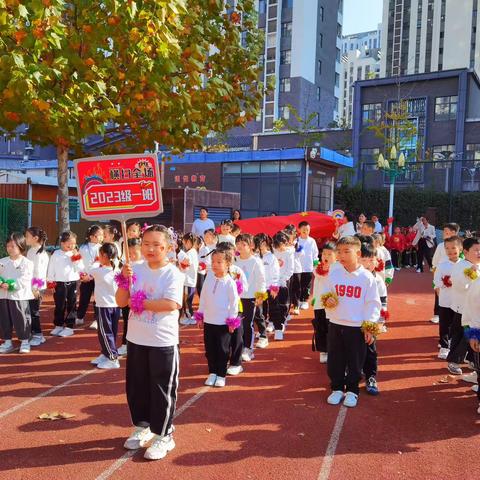 一小东关“文化传承历史 运动引领 未来"亲子趣味游戏之一 1风采